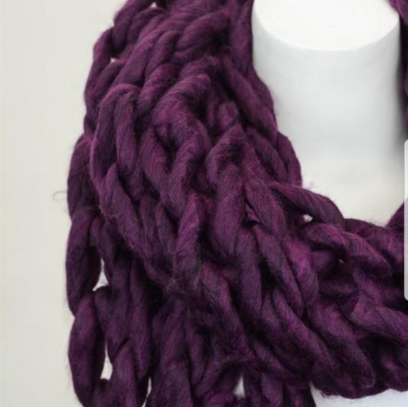 Giant Chunky Knit Scarf - Picture 2 of 3